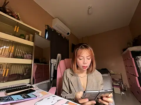 Snapshot of sweet_glam chatting on 05-07-26, 04:18 sweet glam online show from 05-07-26, 04:18