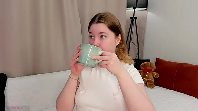 Snapshot of MERRIEMS chatting on 05-09-26, 01:11 MERRIEMS online show from 05-09-26, 01:11