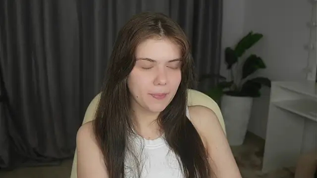 MertieFlechsig online show from 04-27-26, 06:17