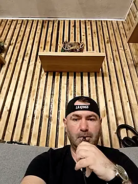 yuyukyler online show from 04-24-26, 03:42