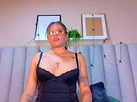 LiaaMoretti   online show from 04-28-26, 03:11