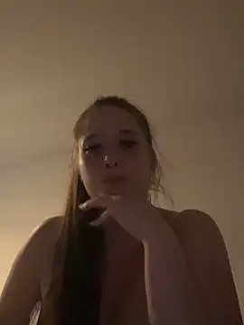 Snapshot of Poppylooloo chatting on 06-16-26, 07:05 Poppylooloo online show from 06-16-26, 07:05