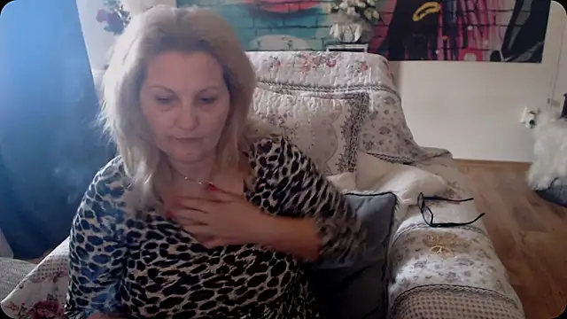 Divineblond online show from 03-19-25, 10:22