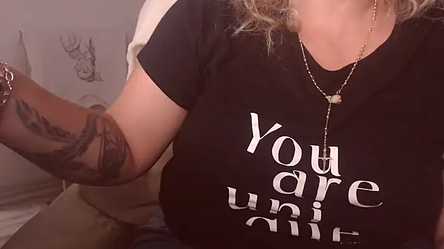 Divineblond online show from 09-17-25, 02:41