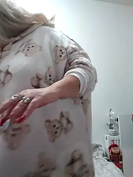 Divineblond online show from 12-13-25, 07:53