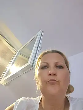 Divineblond online show from 06-10-26, 08:30