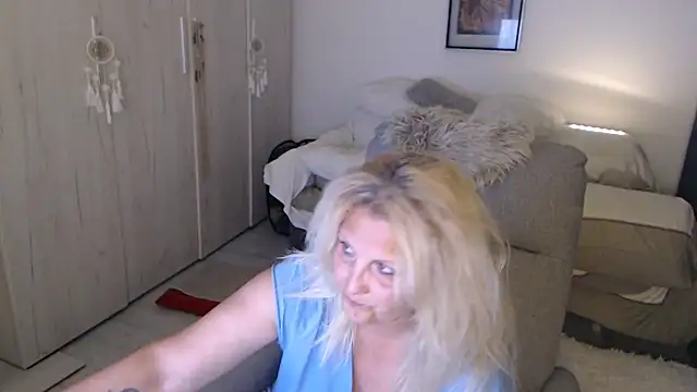 Divineblond online show from 06-15-26, 09:06