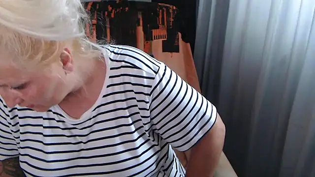 Divineblond online show from 06-22-26, 01:41