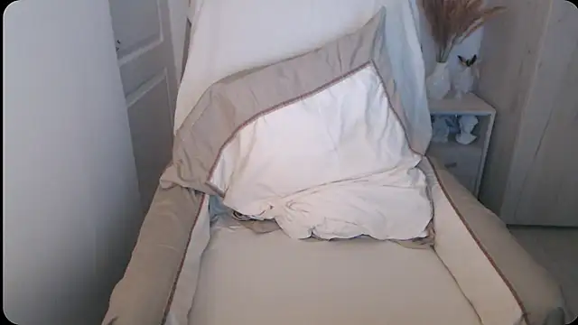 Divineblond online show from 07-19-26, 11:08