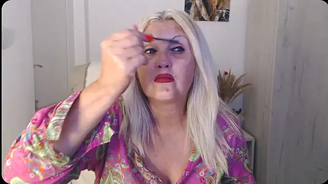 Divineblond online show from 07-25-26, 11:46
