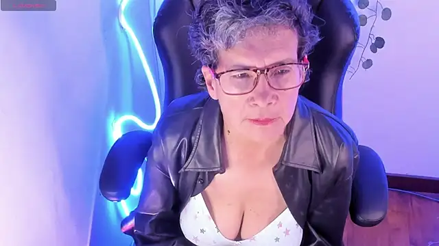 selena ferreira online show from 04-25-26, 01:41