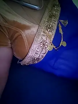 Snapshot of Call_Honey chatting on 05-14-26, 01:01 Call Honey online show from 05-14-26, 01:01