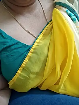 Snapshot of Call_Honey chatting on 05-22-26, 04:12 Call Honey online show from 05-22-26, 04:12