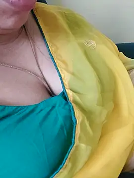 Snapshot of Call_Honey chatting on 06-11-26, 02:53 Call Honey online show from 06-11-26, 02:53