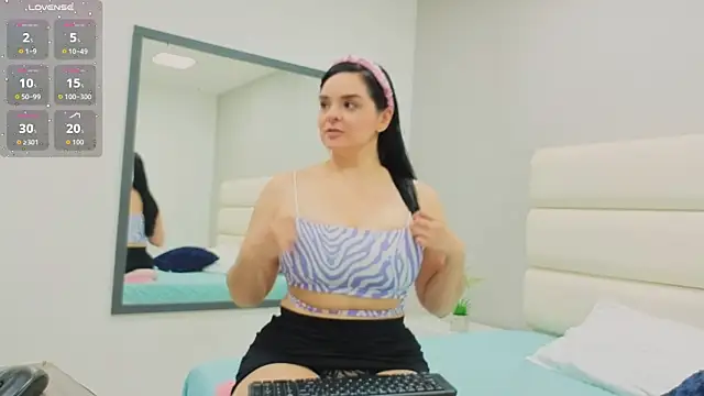 Isabellaa Reyes online show from 07-18-26, 06:56