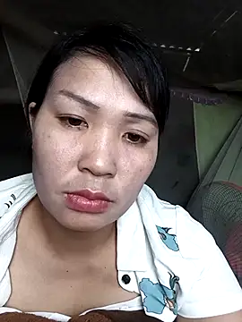 Snapshot of Beola-mi chatting on 05-04-26, 12:39 Beola-mi online show from 05-04-26, 12:39