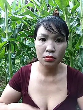 Snapshot of Beola-mi chatting on 05-19-26, 11:00 Beola-mi online show from 05-19-26, 11:00