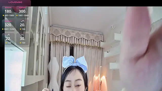 Luna-xinxin online show from 04-28-26, 02:11