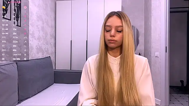 Snapshot of Mooniesiesita chatting on 04-27-26, 08:29 Mooniesiesita online show from 04-27-26, 08:29
