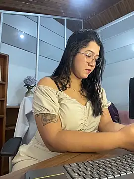 Snapshot of Chloe_Thomsoon_ chatting on 05-31-26, 11:50 Chloe Thomsoon online show from 05-31-26, 11:50
