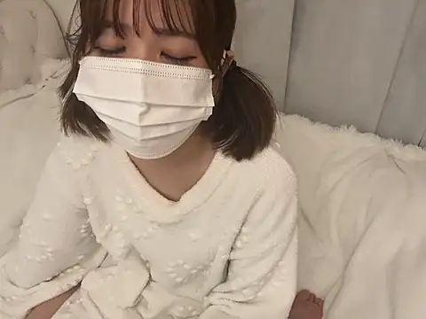 hiyo vv  online show from 04-24-26, 11:18