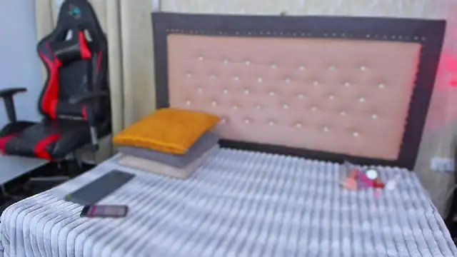 Snapshot of Zoedeleon chatting on 07-18-26, 11:58 Zoedeleon online show from 07-18-26, 11:58
