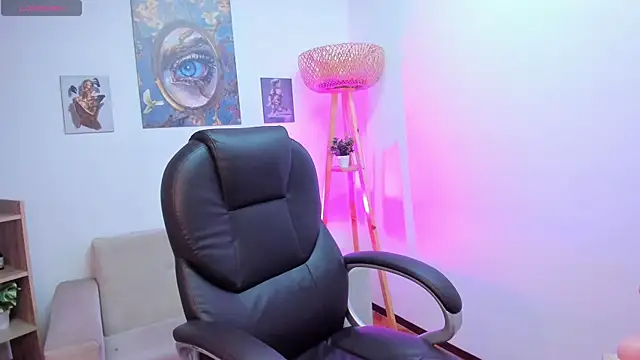 NaomiSaenz  online show from 05-15-26, 11:01