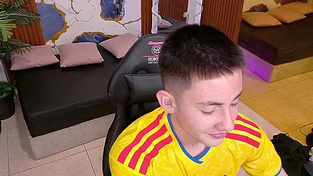 Andres Tay online show from 06-13-26, 03:04