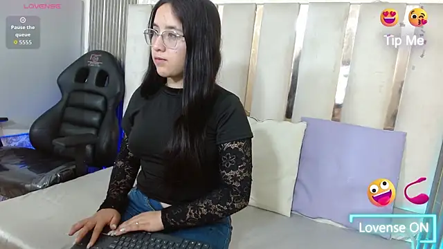 Snapshot of MADDISSON_TAY chatting on 06-22-26, 11:51 MADDISSON TAY online show from 06-22-26, 11:51