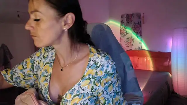 Snapshot of missydiorr10 chatting on 05-26-26, 10:44 missydiorr10 online show from 05-26-26, 10:44