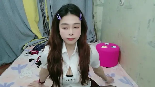 xiaoxiaohong030 online show from 04-27-26, 12:25