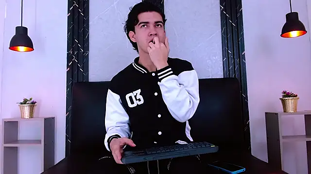 Feiccer Castquer online show from 06-07-26, 11:03