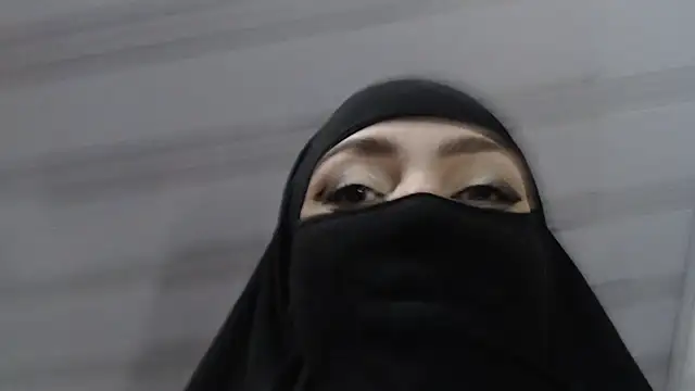 Snapshot of nadia__abaud chatting on 06-06-26, 05:56 nadia abaud online show from 06-06-26, 05:56