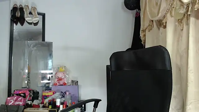 Snapshot of nadia__abaud chatting on 07-17-26, 01:12 nadia abaud online show from 07-17-26, 01:12