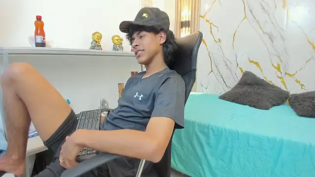 Zayn Fox32 online show from 04-27-26, 07:23