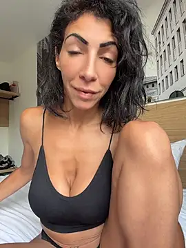 Yasmiinee online show from 07-15-26, 06:13