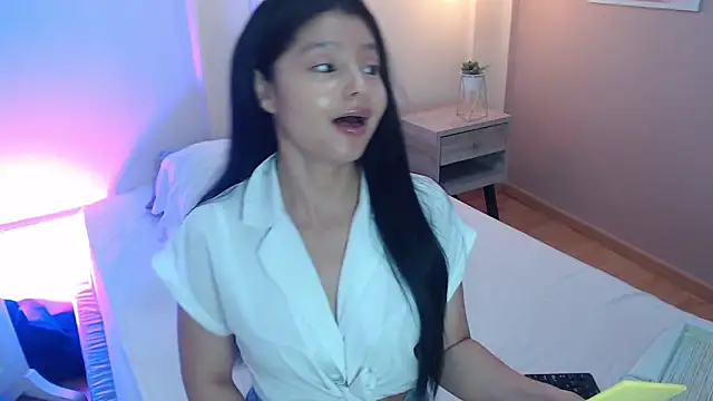 Snapshot of AliciaFoxs chatting on 05-19-26, 12:44 AliciaFoxs online show from 05-19-26, 12:44