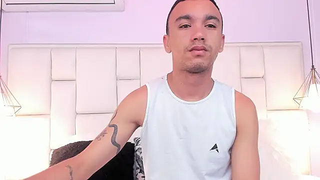 AndresSolorzano1 online show from 06-05-26, 11:38
