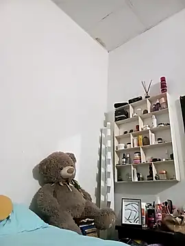 Luna Morch online show from 05-15-26, 06:31