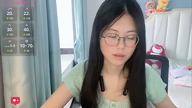 Snapshot of Luna-666 chatting on 05-14-26, 12:17 Luna-666 online show from 05-14-26, 12:17