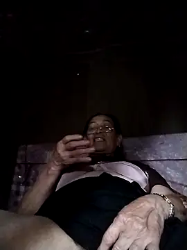 Snapshot of mouth22 chatting on 05-04-26, 08:10 mouth22 online show from 05-04-26, 08:10