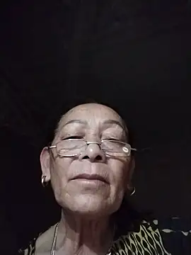Snapshot of mouth22 chatting on 05-13-26, 09:55 mouth22 online show from 05-13-26, 09:55