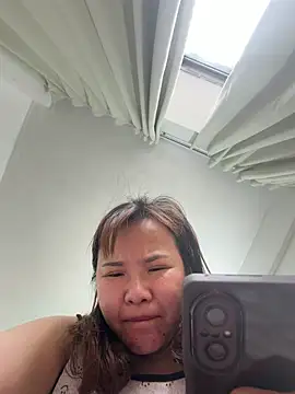 Snapshot of Yanzi-mm chatting on 04-29-26, 05:44 Yanzi-mm online show from 04-29-26, 05:44