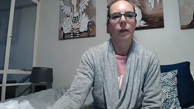 Snapshot of blondiesin50 chatting on 06-06-26, 04:28 blondiesin50 online show from 06-06-26, 04:28
