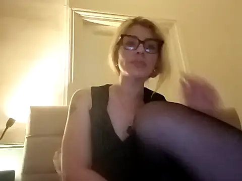 Snapshot of Goddess-Anne chatting on 06-08-26, 07:36 Goddess-Anne online show from 06-08-26, 07:36