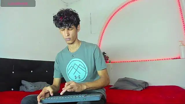 liammendoza98 online show from 05-09-26, 11:59
