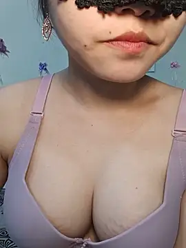 Snapshot of silkyhairs chatting on 06-10-26, 05:28 silkyhairs online show from 06-10-26, 05:28