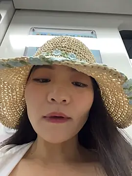 xiaochengzi505 online show from 06-03-26, 12:57