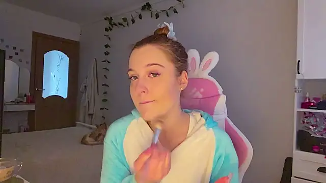 TrixyPaw online show from 04-29-26, 07:12