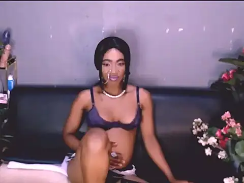 LolaSavageXO online show from 05-15-26, 09:22